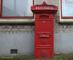 monumentale brievenbus bij voorheen Zandwijk